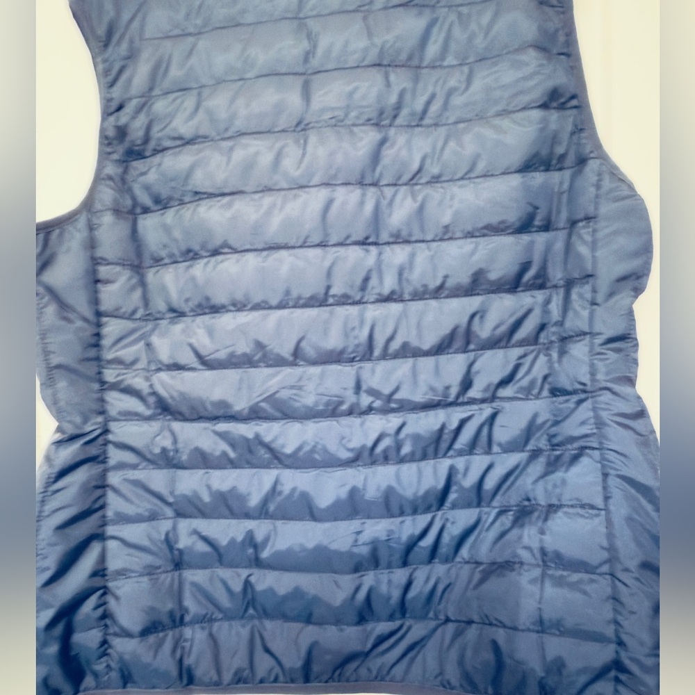 Women's Navy Puffer Vest - Picture 5 of 7